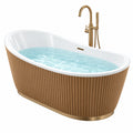 Freistehende Badewanne von Erandilo aus Acryl, 170x75x60 cm, weiß mit brauner, geriffelter Holzverkleidung.